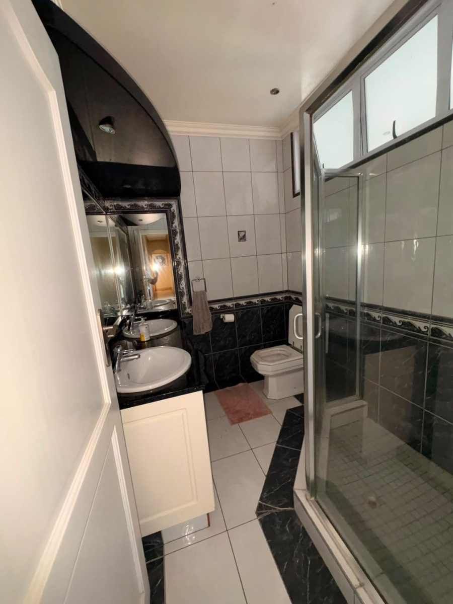 7 Bedroom Property for Sale in Quigney Eastern Cape
